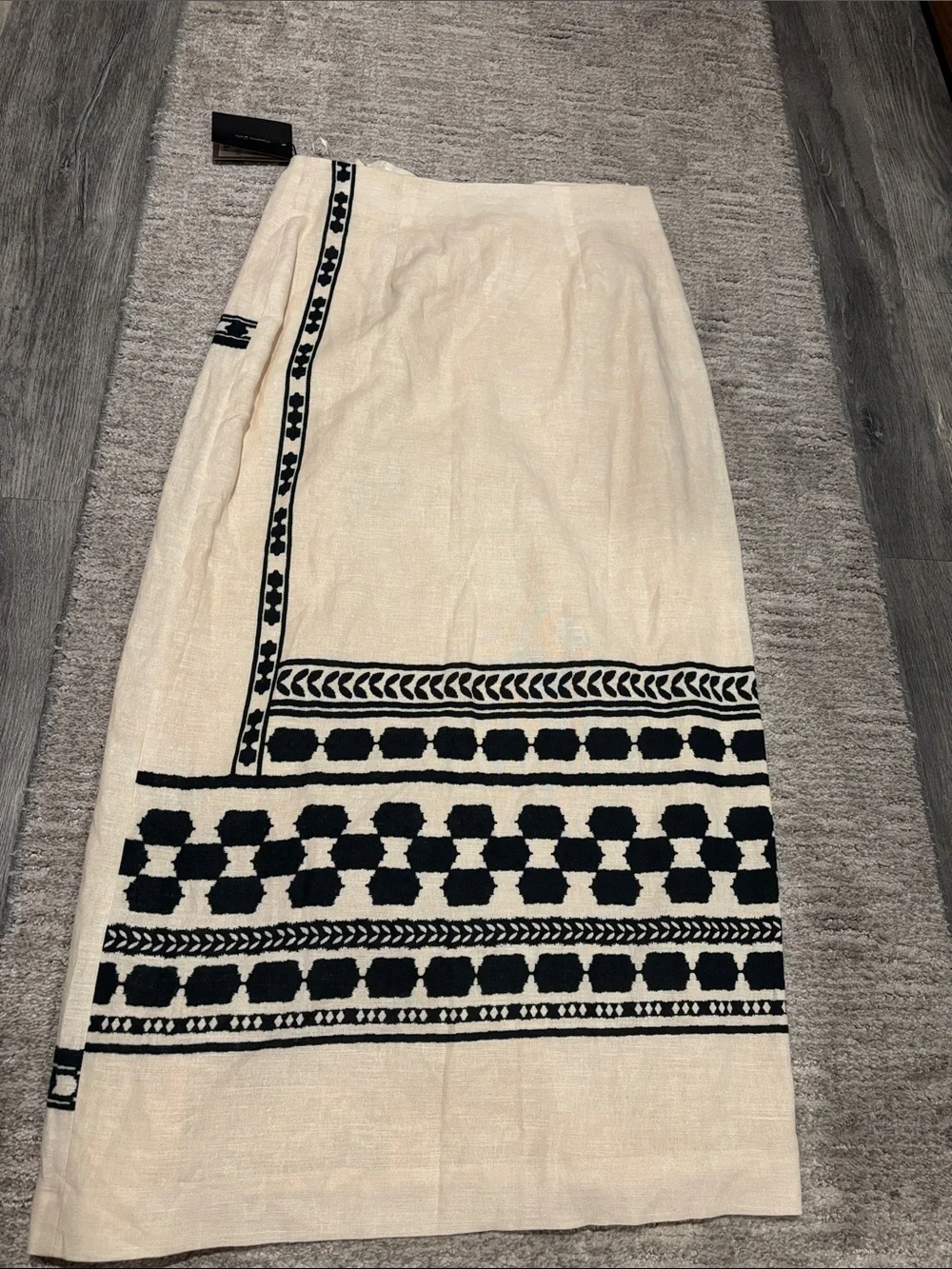 Massimo Dutti Cream and Black Patterned Midi Skirt size 2